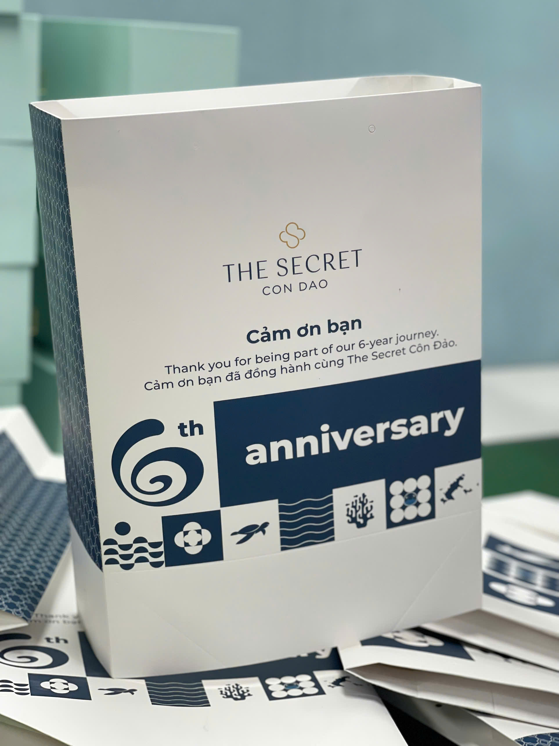 Đơn hàng hoàn thành: 165 túi giấy in logo kèm thiệp cho The Secret Côn Đảo